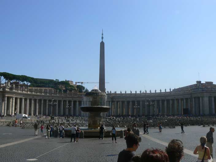 聖ピエトロ大聖堂前の広場